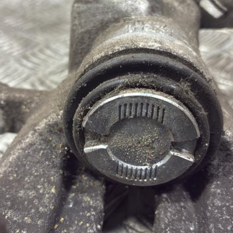 Etrier arriere droit (freinage) PEUGEOT 3008 1 Photo n°3