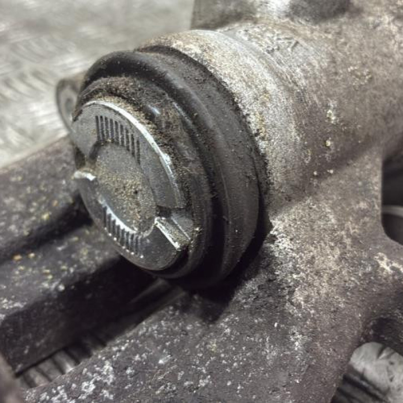 Etrier arriere droit (freinage) PEUGEOT 3008 1 Photo n°4