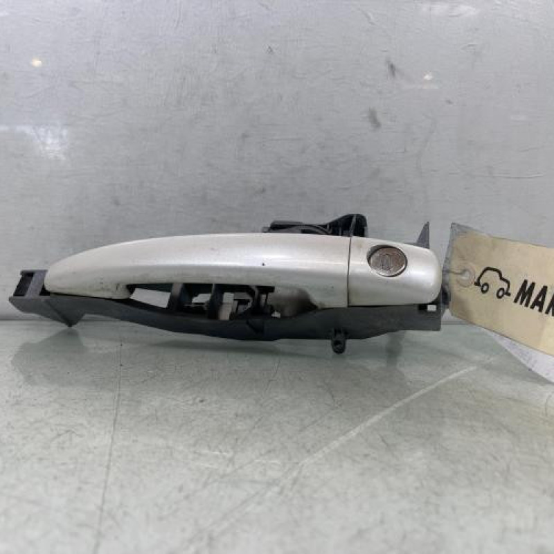 Poignee porte avant gauche PEUGEOT 5008 1 Photo n°1