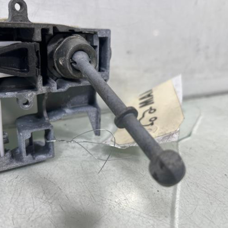 Poignee porte avant gauche PEUGEOT 5008 1 Photo n°3