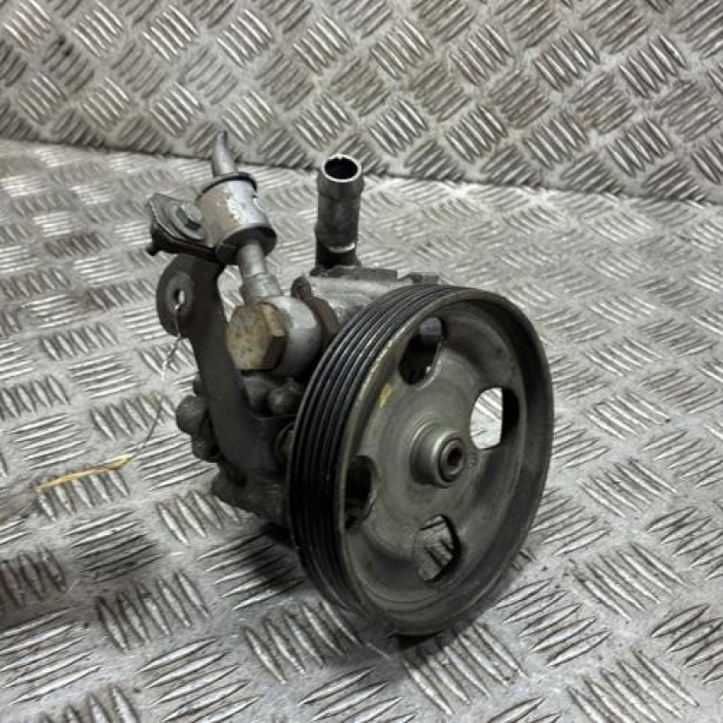 Pompe de direction PEUGEOT 407 Photo n°1