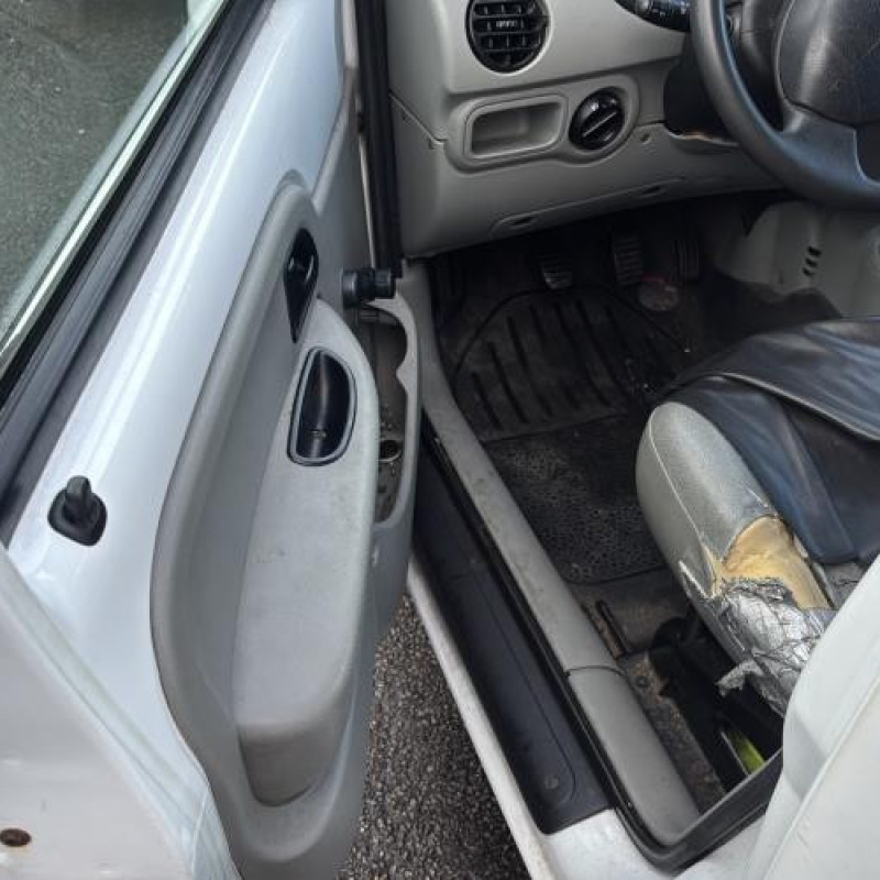 Poignee porte coffre gauche RENAULT KANGOO 1 Photo n°12
