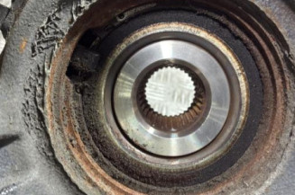 Pivot de moyeu avant droit RENAULT MASTER 3