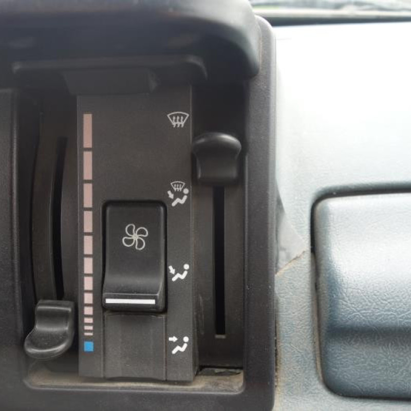 Poignee porte avant droit RENAULT EXPRESS Photo n°11