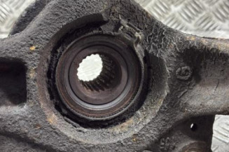 Pivot de moyeu avant gauche RENAULT CLIO 3