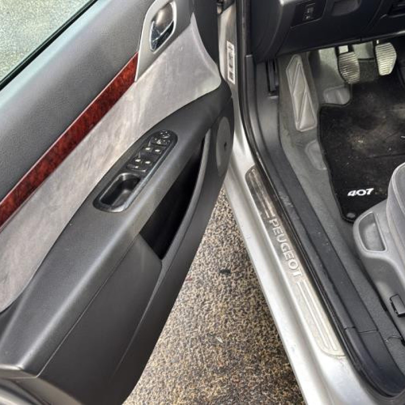 Poignee porte arriere gauche PEUGEOT 407 Photo n°16