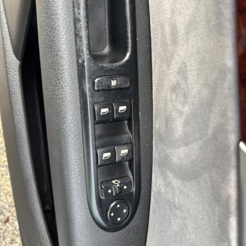 Poignee porte arriere gauche PEUGEOT 407 Photo n°18