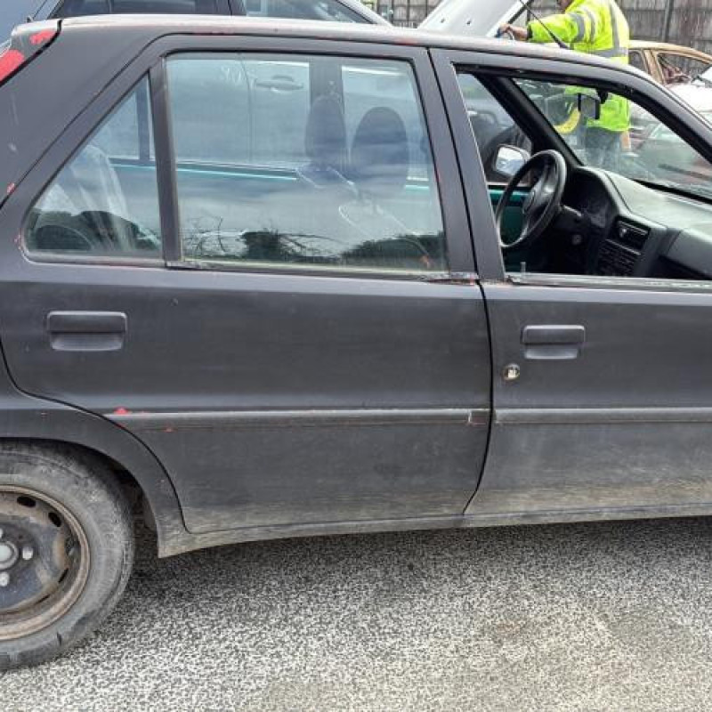 Poignee interieur avant droit PEUGEOT 106 Photo n°9