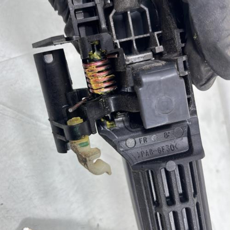 Poignee porte avant droit SUZUKI SWIFT 4 Photo n°2