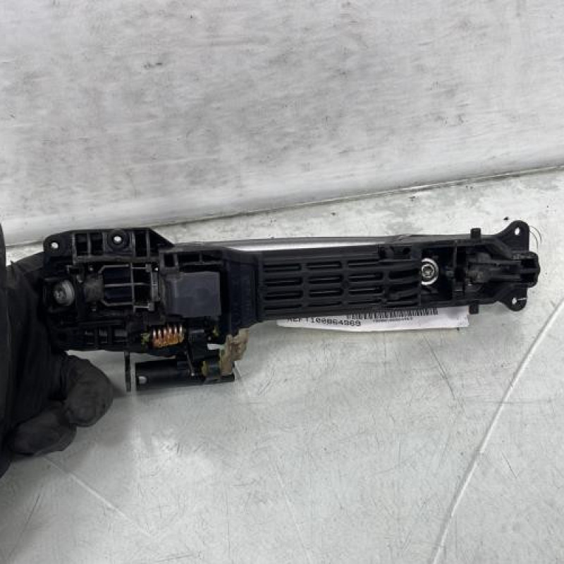 Poignee porte avant droit SUZUKI SWIFT 4 Photo n°3