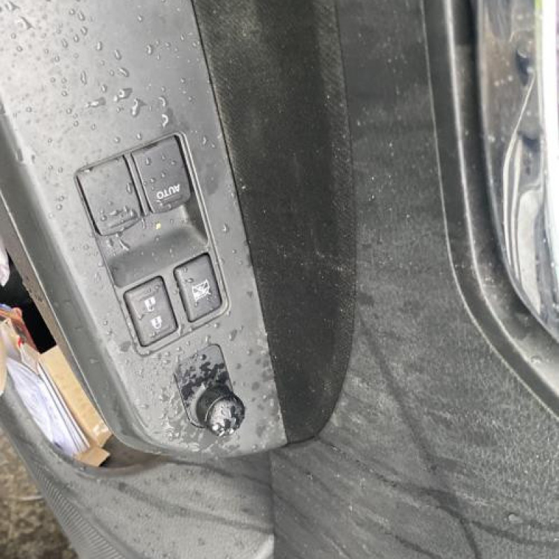 Poignee porte avant droit SUZUKI SWIFT 4 Photo n°13