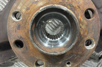 Pivot de moyeu avant droit OPEL CORSA E