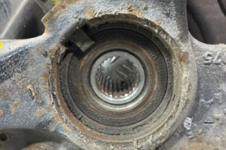 Pivot de moyeu avant droit OPEL CORSA E