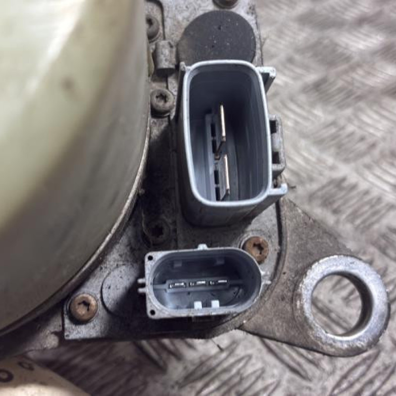 Pompe de direction FORD FUSION Photo n°4