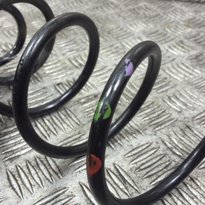 Ressort de suspension arriere droit PEUGEOT 208 2 Photo n°2