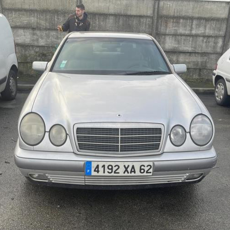Jante MERCEDES CLASSE E 210 Photo n°4