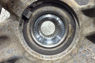 Pivot de moyeu avant droit PEUGEOT 508 1 SW