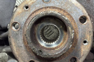 Pivot de moyeu avant gauche PEUGEOT 508 1 SW