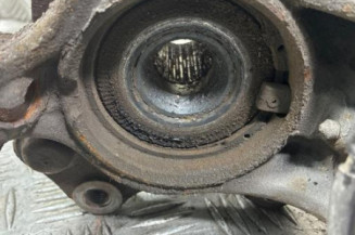 Pivot de moyeu avant gauche PEUGEOT 208 1