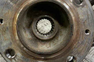 Pivot de moyeu avant droit PEUGEOT 208 1