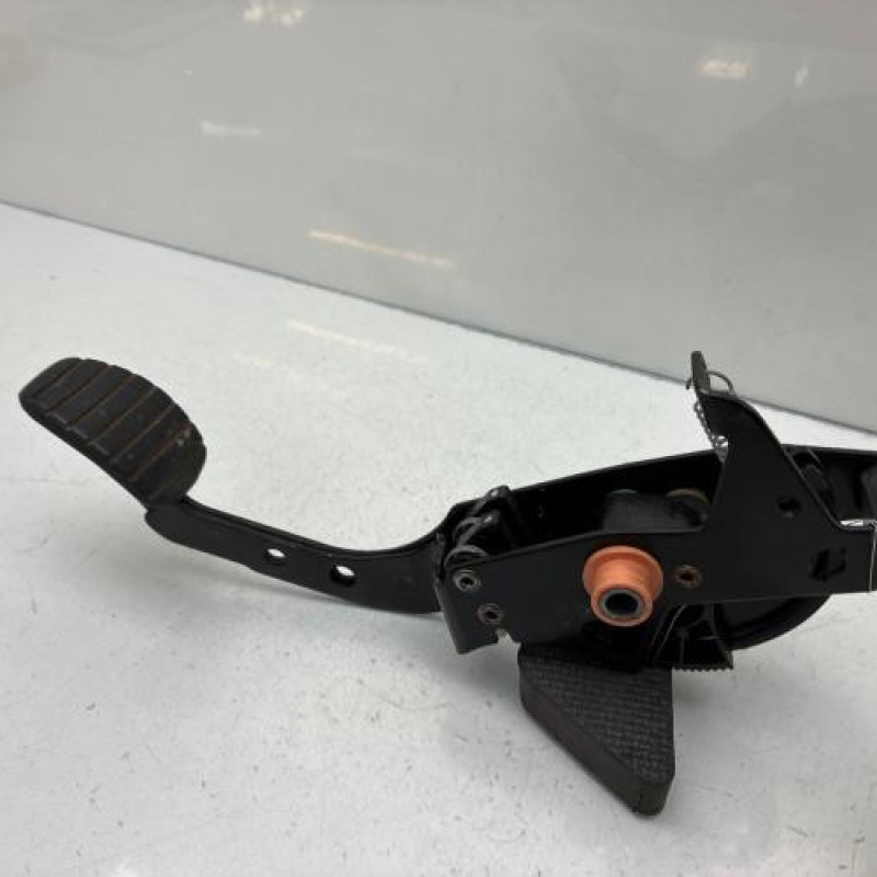 Pedale d'embrayage RENAULT CLIO 2 CAMPUS Photo n°1