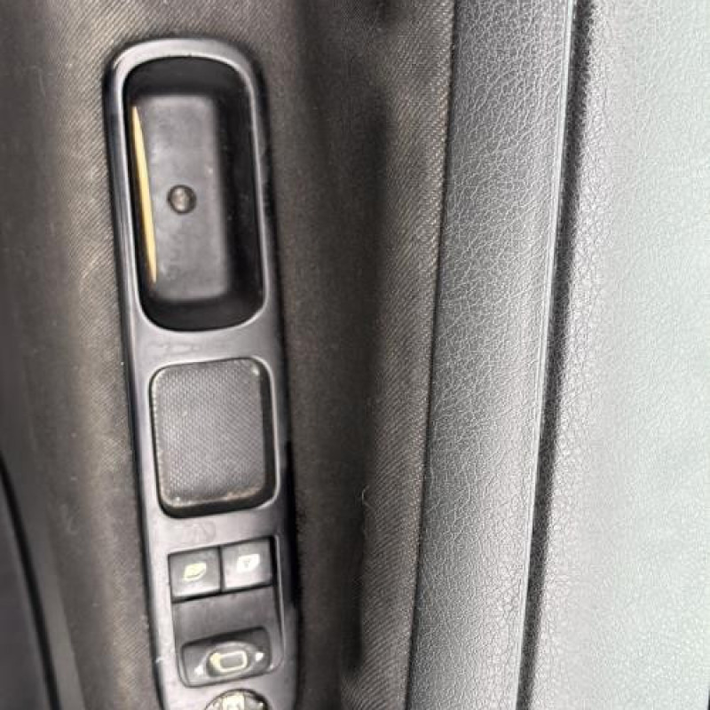 Poignee interieur arriere droit PEUGEOT 207 Photo n°15