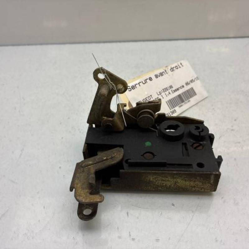 Serrure avant droit PEUGEOT 405 Photo n°1
