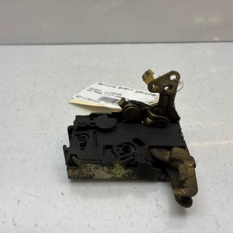 Serrure avant gauche PEUGEOT 405 Photo n°1