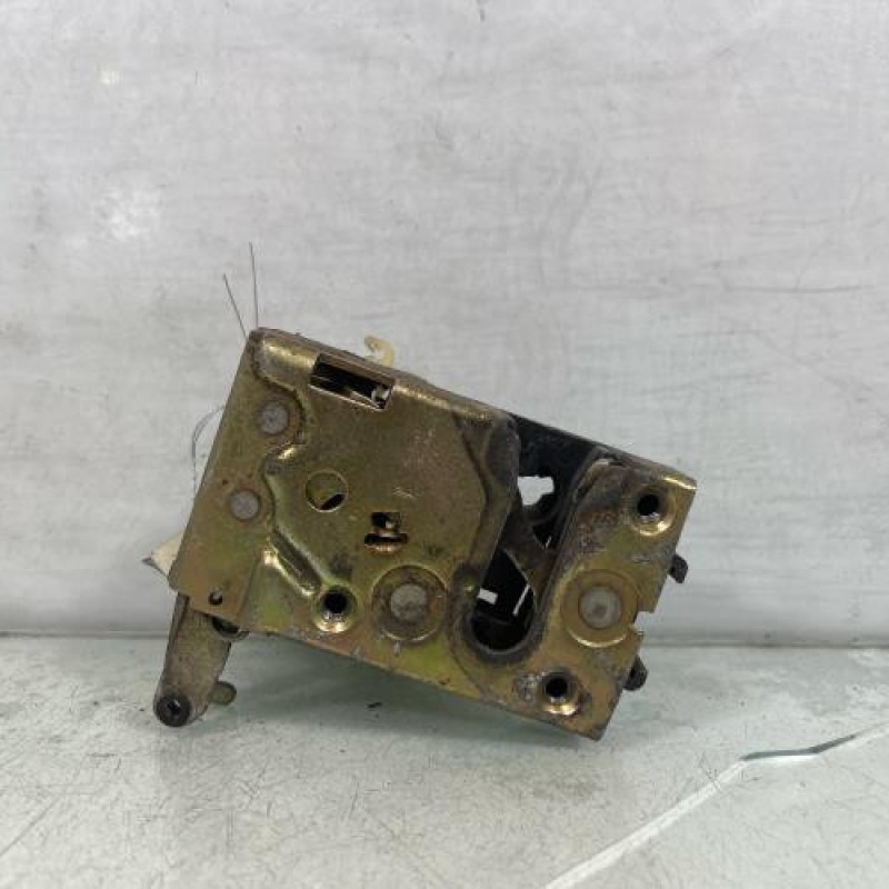 Serrure avant gauche PEUGEOT 405 Photo n°1