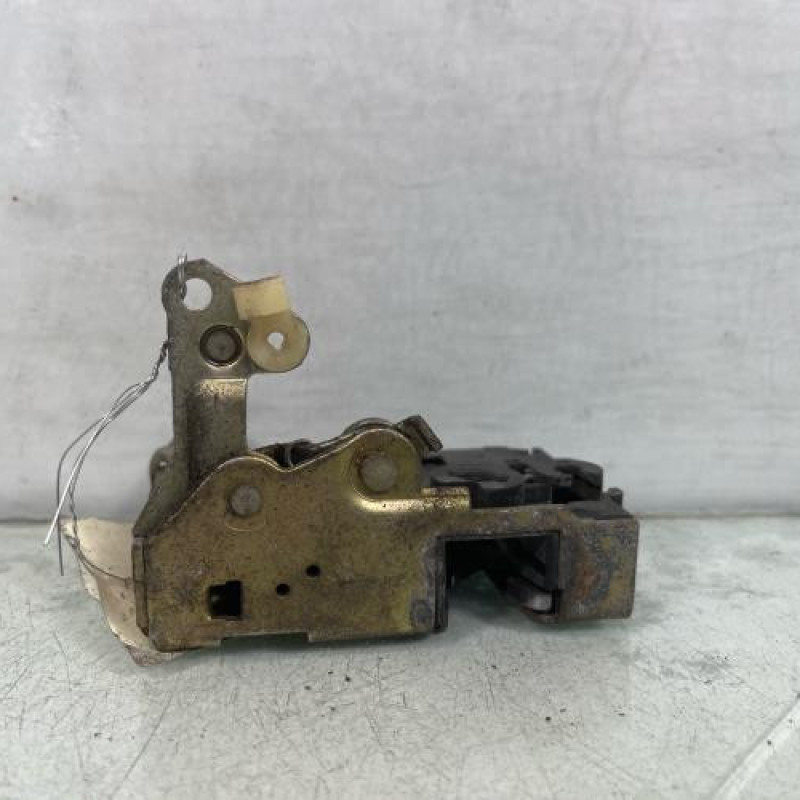 Serrure avant gauche PEUGEOT 405 Photo n°4