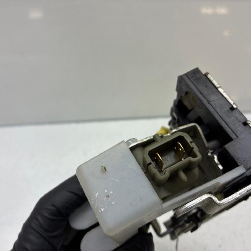 Serrure arriere gauche RENAULT CLIO 2 CAMPUS Photo n°3