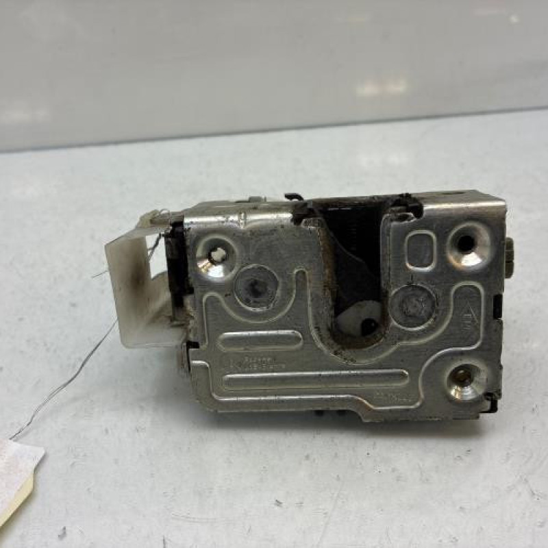 Serrure arriere gauche RENAULT CLIO 2 CAMPUS Photo n°5