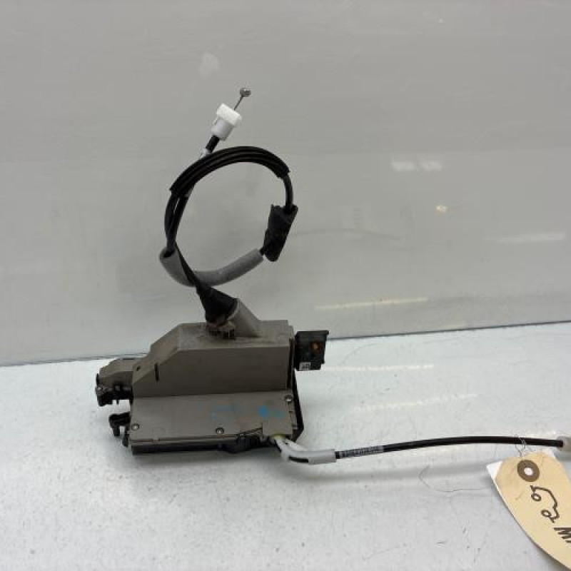 Serrure arriere droit PEUGEOT 208 1 Photo n°1