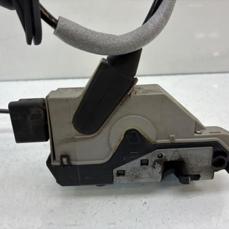 Serrure arriere droit PEUGEOT 208 1 Photo n°7