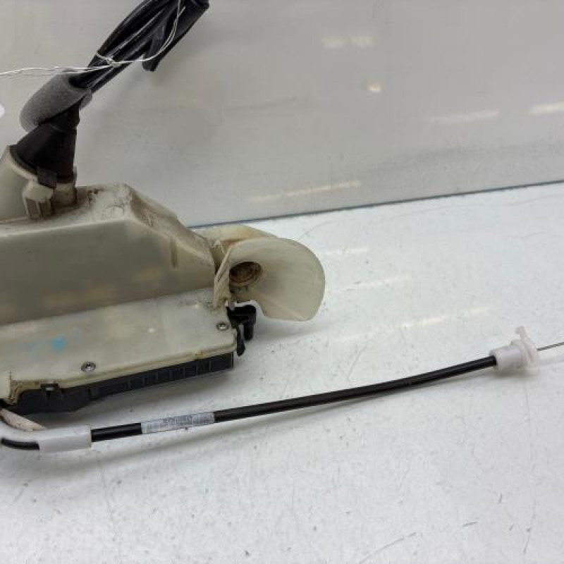 Serrure avant gauche PEUGEOT 208 1 Photo n°2