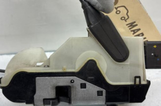 Serrure avant gauche PEUGEOT 208 1