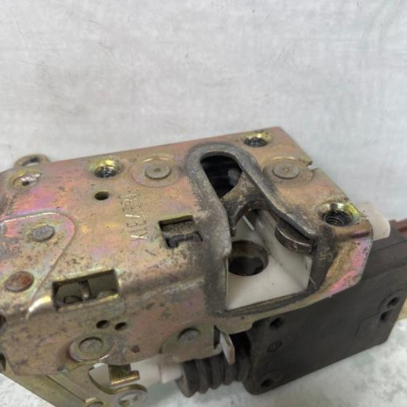 Serrure avant droit CITROEN AX Photo n°3