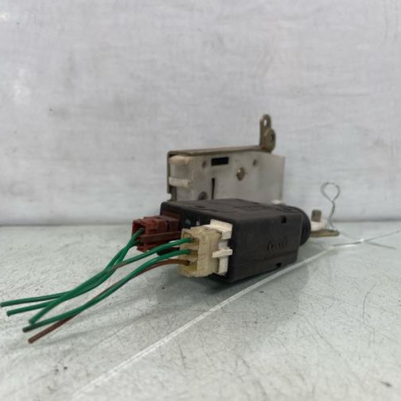 Serrure avant droit CITROEN AX Photo n°4