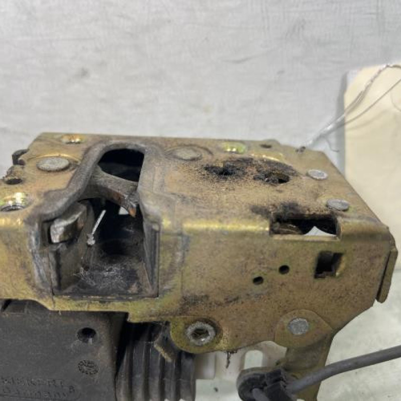 Serrure avant gauche CITROEN AX Photo n°3