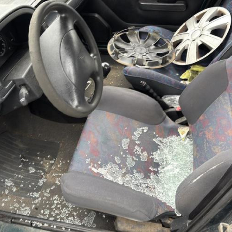 Serrure avant gauche CITROEN AX Photo n°15