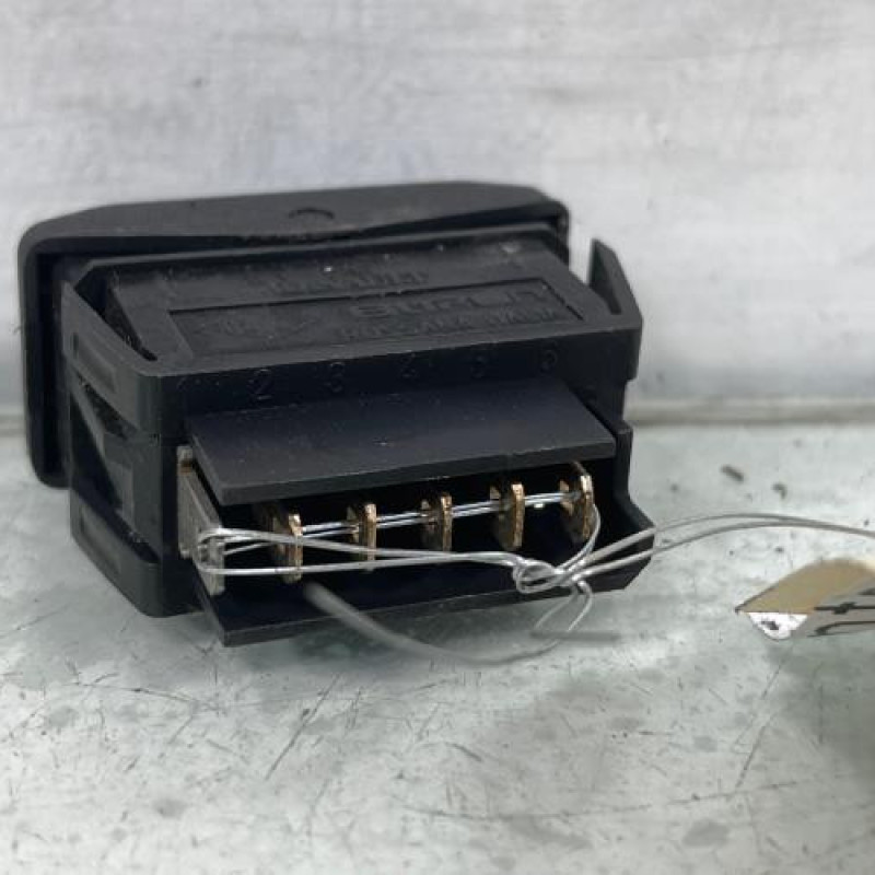 Interrupteur de leve vitre avant droit RENAULT CLIO 1 Photo n°2