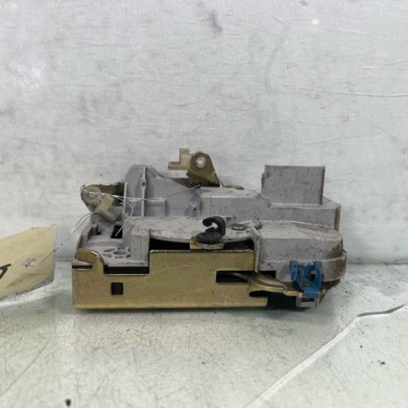 Serrure avant gauche CITROEN BERLINGO 1 Photo n°4