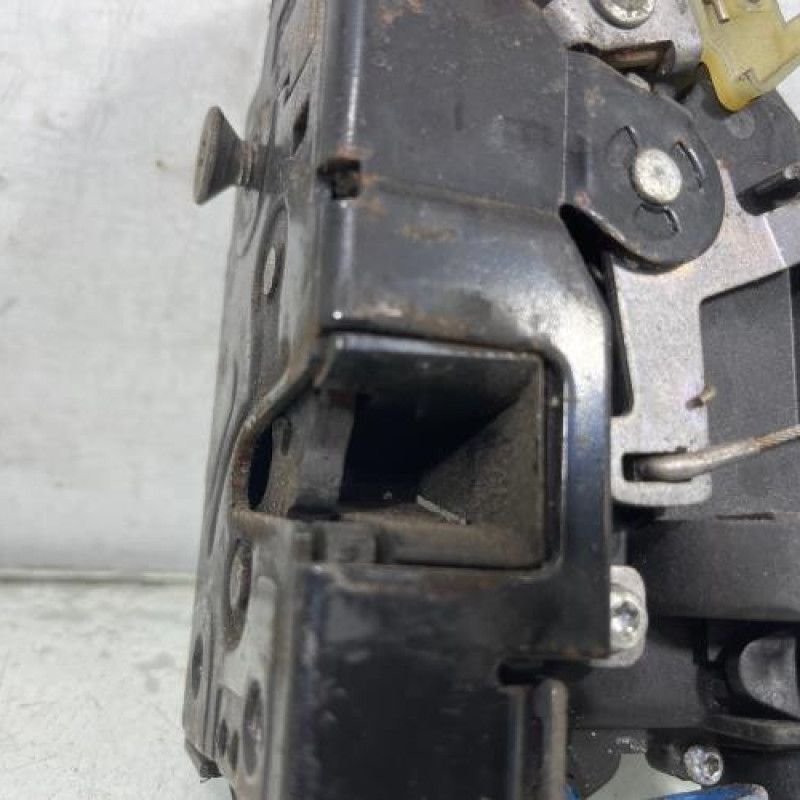 Serrure avant gauche VOLKSWAGEN GOLF 4 Photo n°6