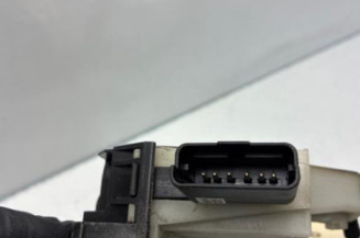 Serrure avant gauche PEUGEOT 208 1