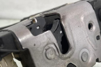 Serrure avant gauche PEUGEOT 208 1