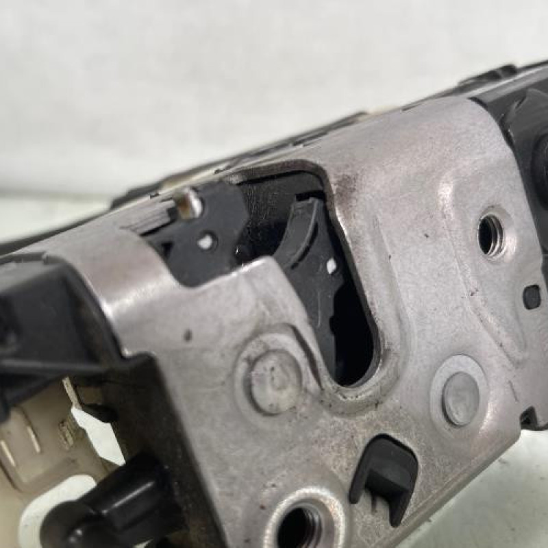 Serrure avant gauche PEUGEOT 208 1 Photo n°2