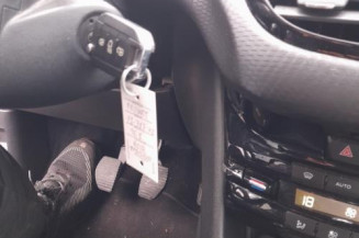 Serrure avant gauche PEUGEOT 208 1