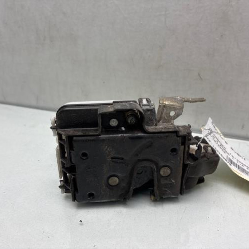 Serrure avant gauche VOLKSWAGEN POLO 3 Photo n°1