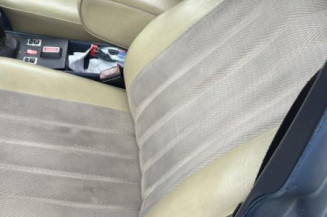 Attache ceinture arriere droit MERCEDES 200 W123