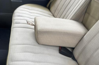 Attache ceinture arriere droit MERCEDES 200 W123